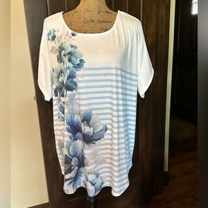 Pretty floral top-New without tag!